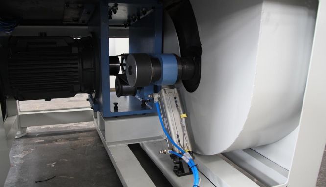 EcoWood PushCut PushCut 300  Пильный узел  Пильный узел жестко смонтирован со станиной станка, что существенно снижает вибрацию узлов 